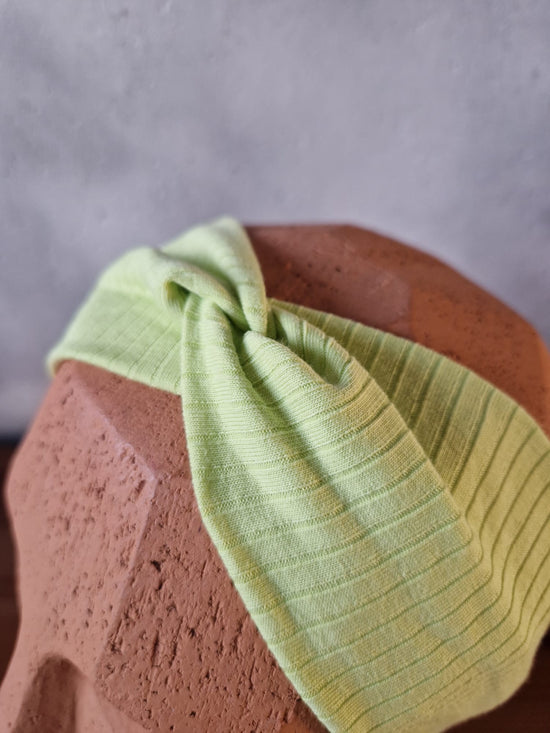 11. Twist Stirnband Limette