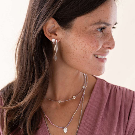 Ohrringe angezogen Rosenquarz