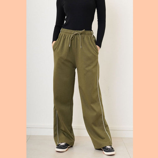 Khaki broek met witte bies - conceptstore Liefs uit Zierikzee 