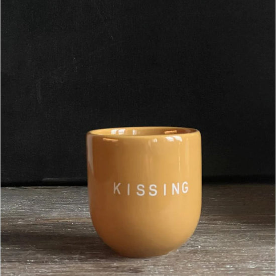 Mug sisi kissing - conceptstore Liefs uit Zierikzee 