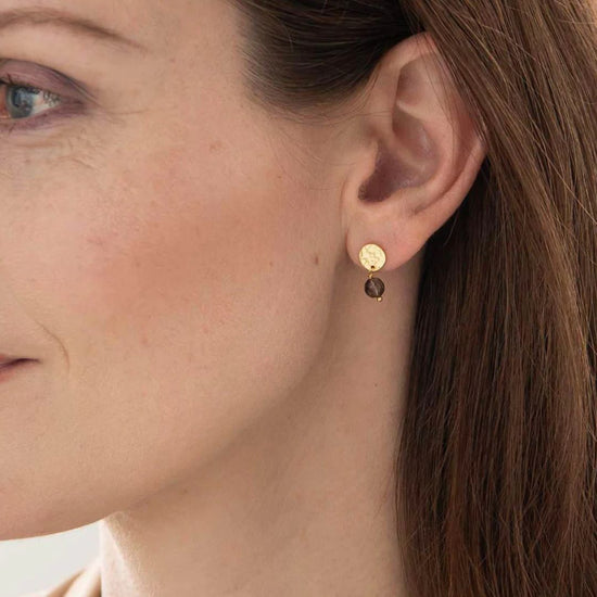 Oorbellen mini coin smokey quartz goud