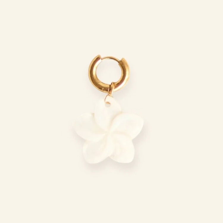 Shell flower oorbel  - Liefs uit Zierikzee 