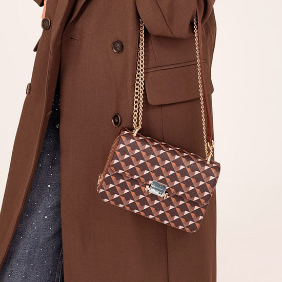 bruine crossbody tas met grafische print - conceptkassa Liefs uit Zierikzee 