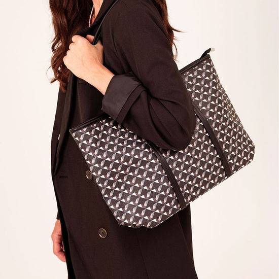 zwarte shopper met grafische print - conceptstore Liefs uit Zierikzee 